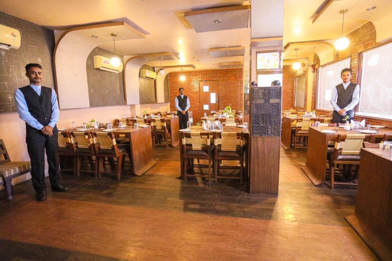 Hotel Vishwanath - Varanasi — Photos 1